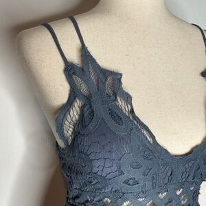 La Miel Blue Grey Montera Lace Top V-Neck Strappy Back Mini Dress Size Medium